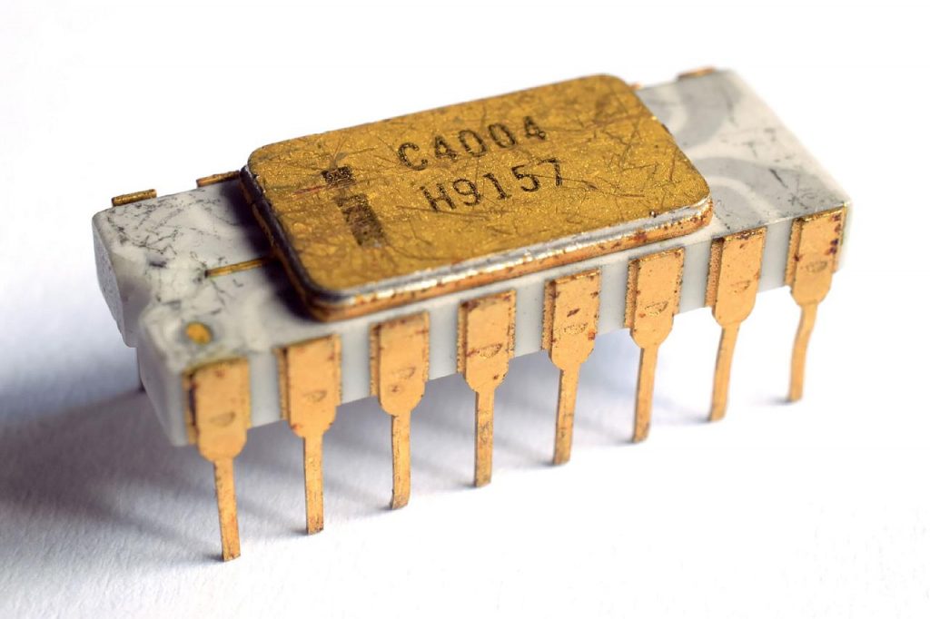 первый микропроцессор Intel 4004